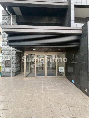 物件外観写真2　(落ち着いたエントランスです)