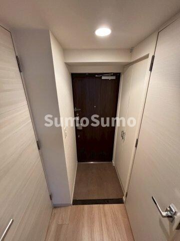 物件内観写真4　(明るい玄関です)