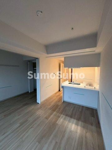 物件内観写真5　(おしゃれな居間です)