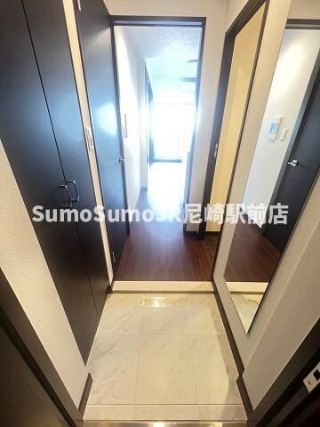 物件内観写真4　(落ち着いた玄関です)