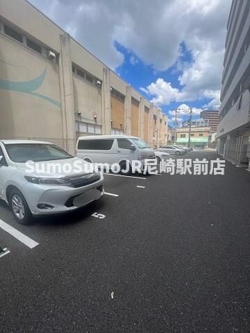 物件外観写真3　(駐車場完備です)