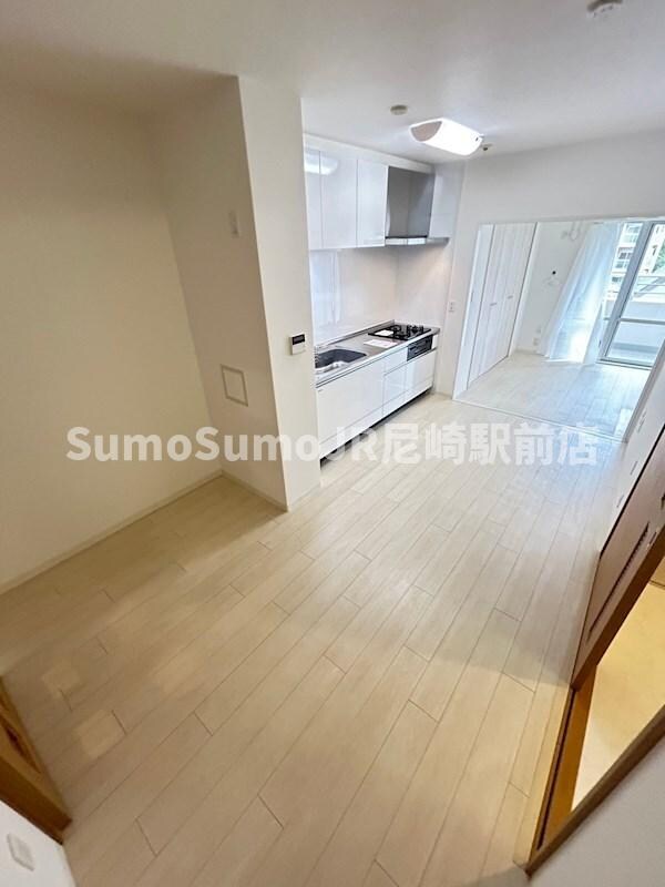 物件内観写真5　(おしゃれな居間です)