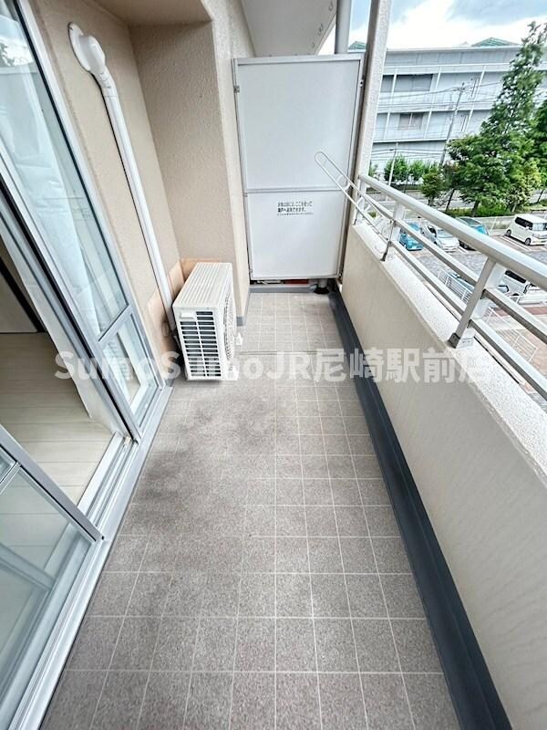 バルコニー(暖かな日差しのふりそそぐバルコニー)