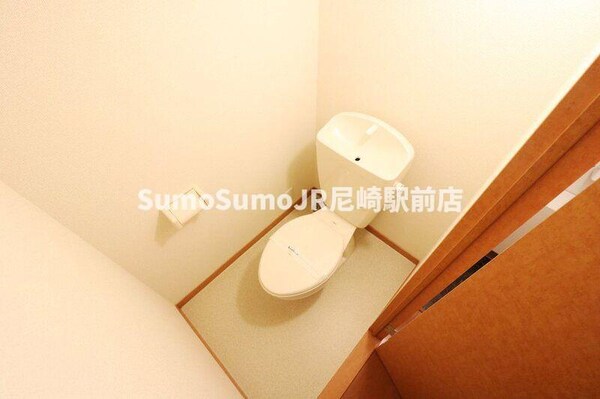 トイレ(コンパクトで使いやすいトイレです)