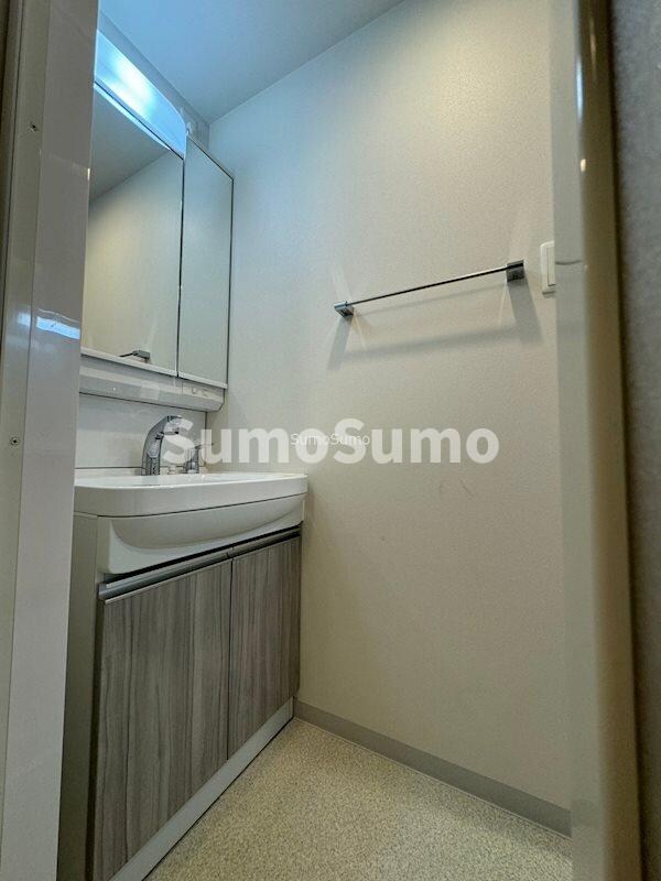 洗面・脱衣所(忙しい朝には欠かせない洗面所です)