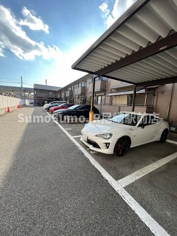 物件外観写真3　(駐車場があります)