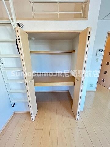 物件内観写真13　(便利な収納スペースです)