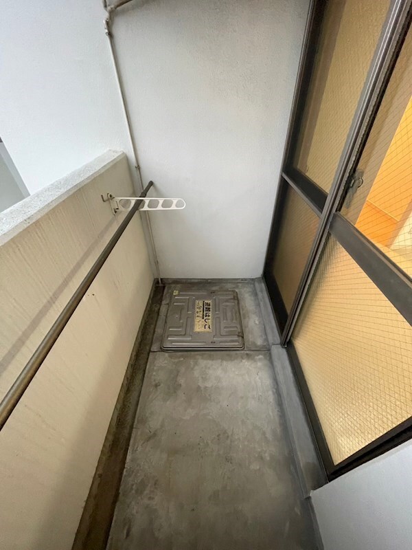 物件内観写真9　(お洗濯にも便利なバルコニー付き)
