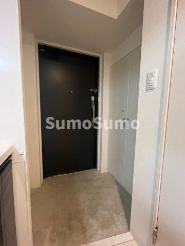 物件内観写真6　(収納もある玄関です)