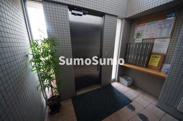 物件外観写真3　(ゆとりのあるロビーです)