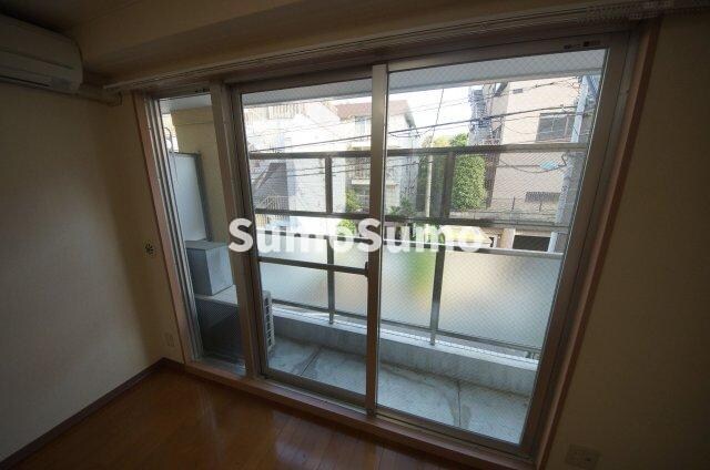 物件内観写真9　(暖かな日差しのふりそそぐバルコニー)