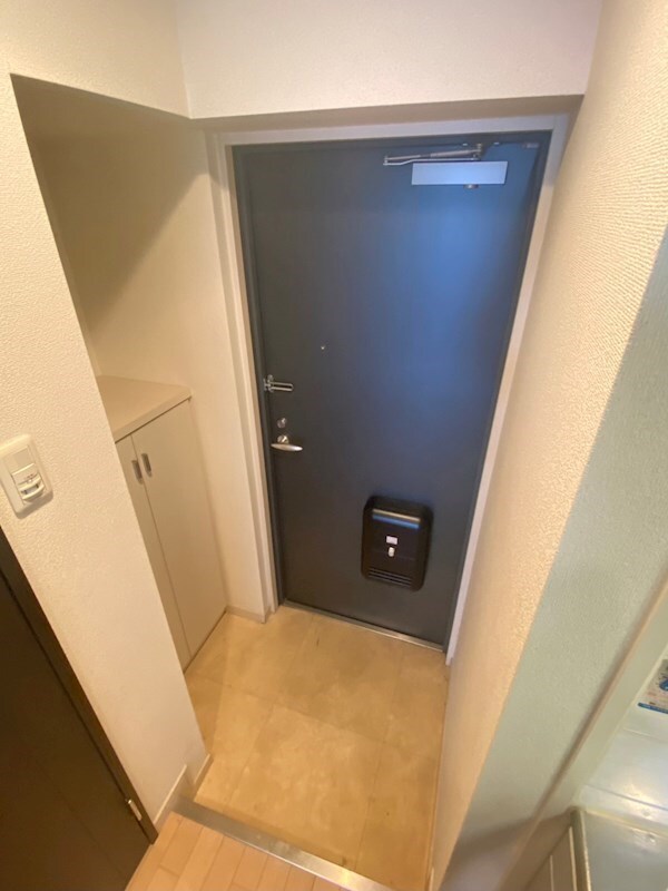 物件内観写真5　(収納もある玄関です)