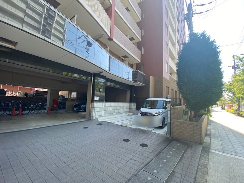 物件外観写真4　(駐車場完備です)