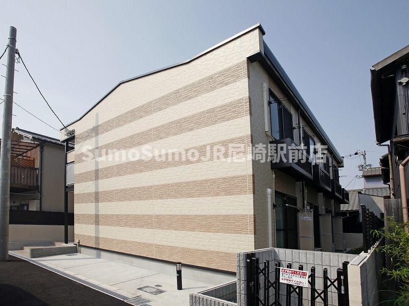 物件外観写真1　(落ち着いた雰囲気の外観です)