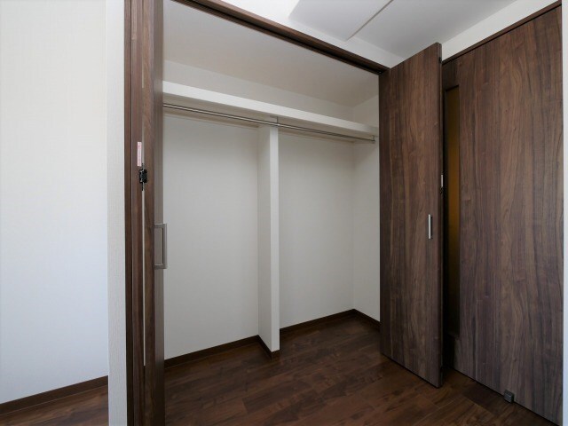 物件内観写真12　(収納スペース豊富です)