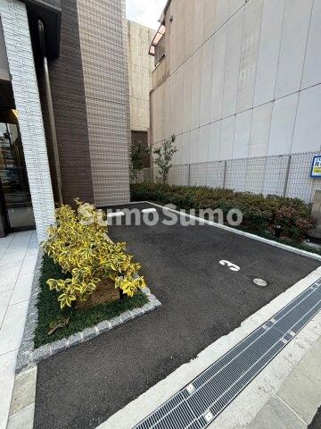 物件外観写真4　(駐車場に車を止められます)