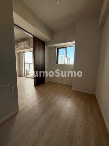 物件内観写真8　(使い勝手のいい寝室です)