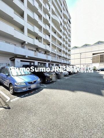 物件外観写真2　(駐車場に車を止められます)