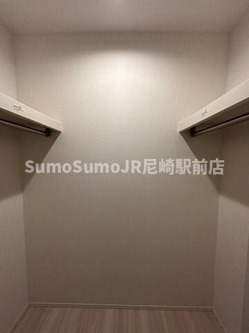 物件内観写真13　(たっぷりとした収納スペースです)