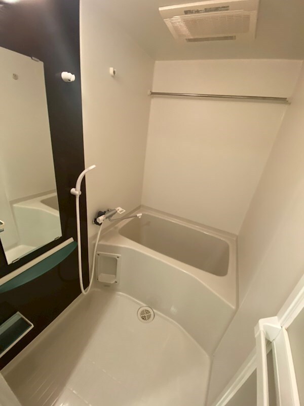 浴室(コンパクトで使いやすいお風呂です)