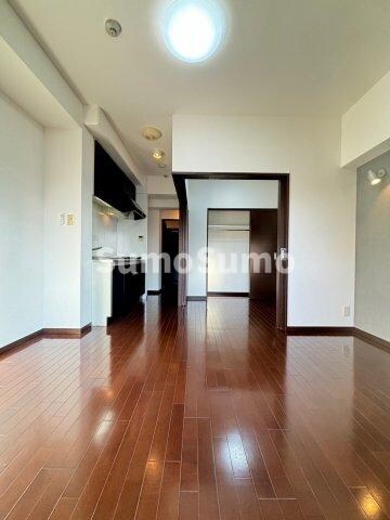 物件内観写真5　(おしゃれな居間です)