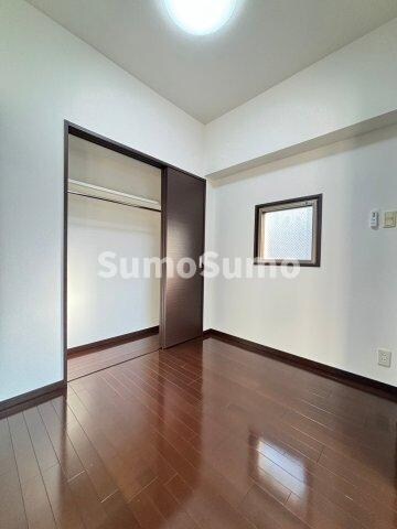 物件内観写真6　(開放的な寝室です)