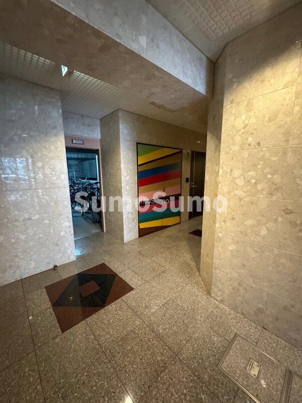 物件外観写真3　(ゆとりのあるロビーです)