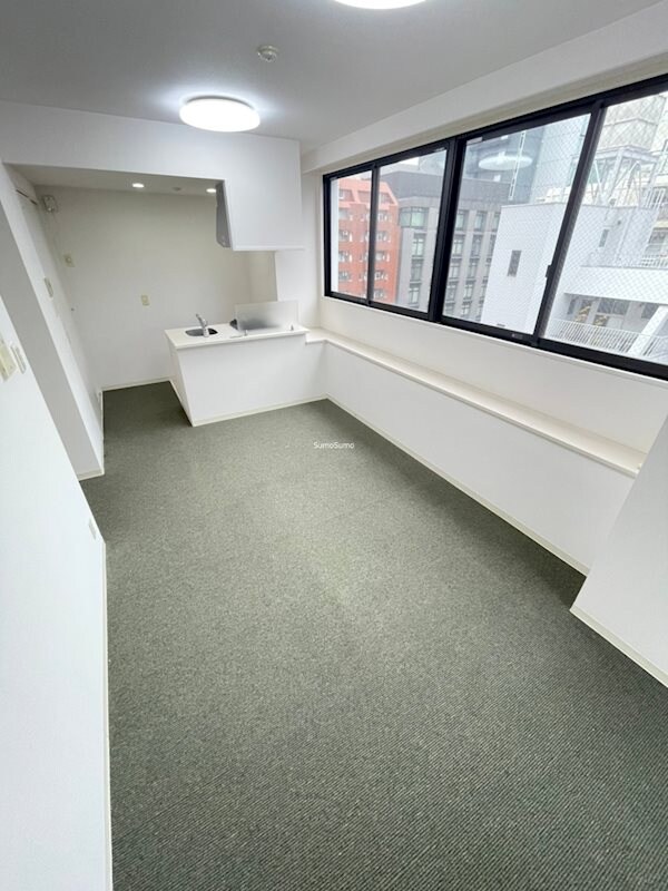 物件内観写真5　(ゆったりとした居間です)