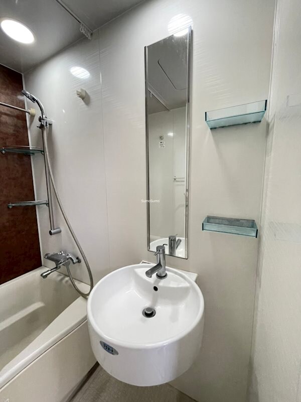 物件内観写真11　(脱衣スペースもあります)