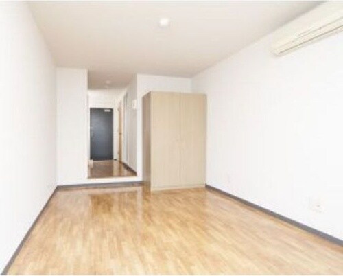 物件内観写真4　(居間です)