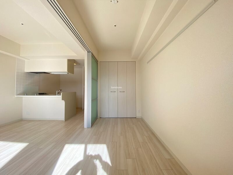 物件内観写真7　(使い勝手のいい寝室です)