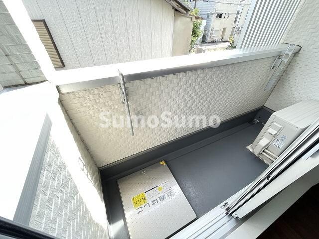 物件内観写真7　(開放的で明るい空間を演出してくれるバルコニーです)