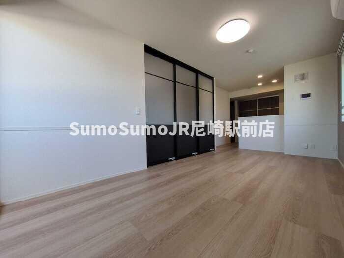 物件内観写真7　(こちらのリビングで趣味の時間をお楽しみください)