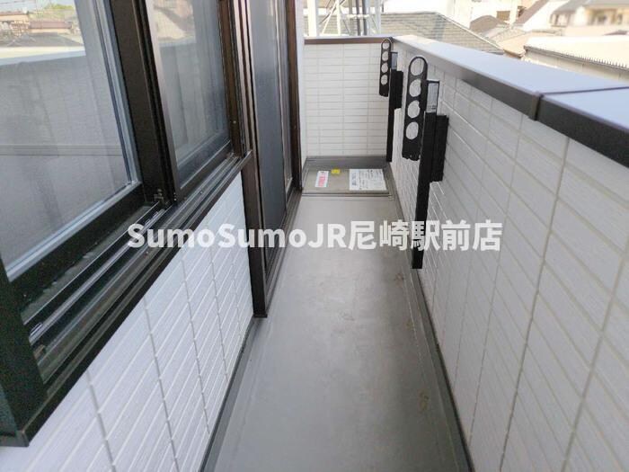 物件内観写真17　(お洗濯にも便利なバルコニー付き)