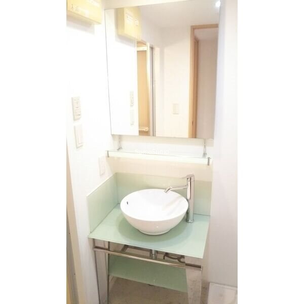 物件内観写真12　(スペースが確保できる洗面所です)