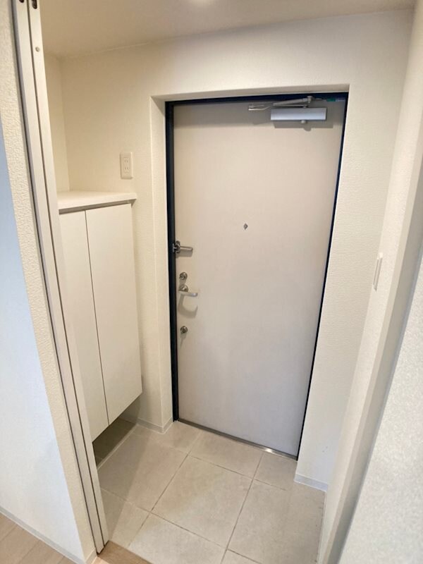 物件内観写真4　(落ち着いた玄関です)
