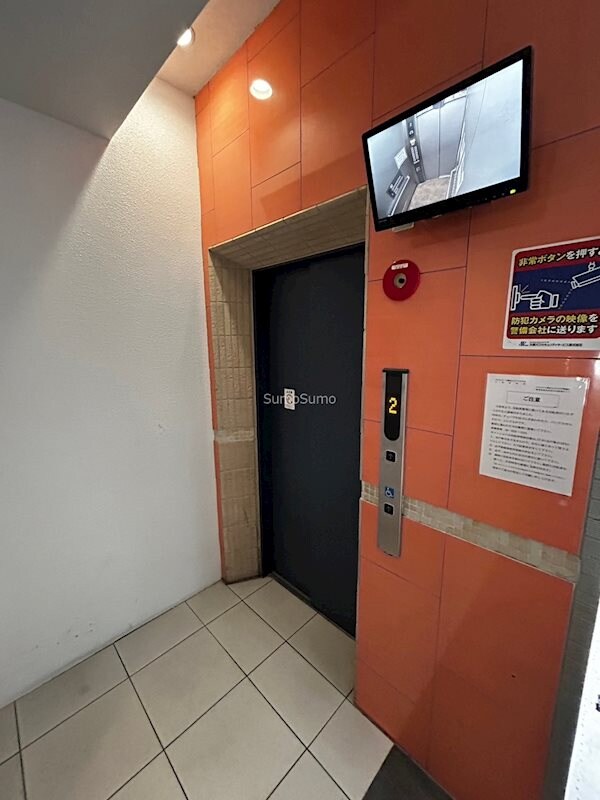 物件外観写真3　(清潔なロビーです)