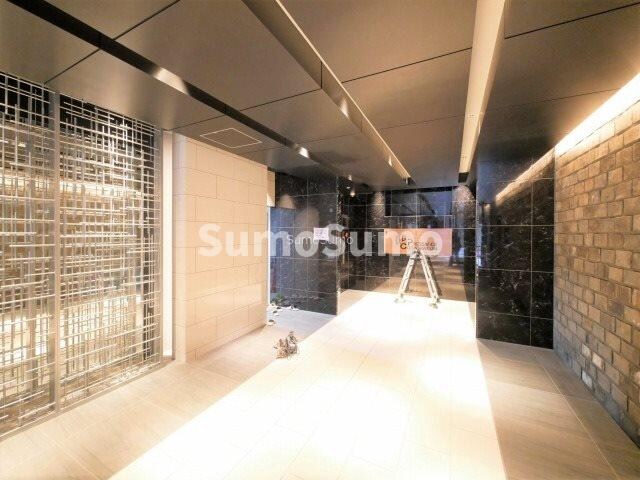 物件外観写真3　(清潔なエントランスです)