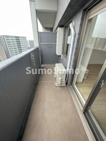 物件内観写真9　(外からの目が気にならないバルコニーで洗濯物が干せます)