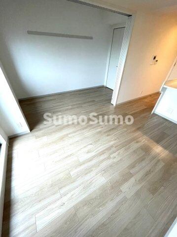 物件内観写真16　(こちらの居間で趣味の時間をお楽しみください)