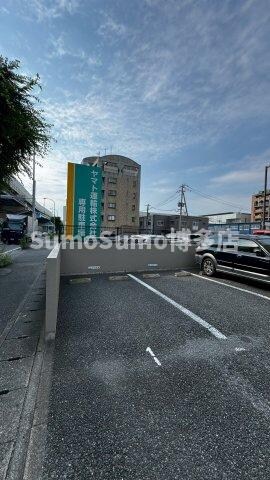 物件外観写真2　(駐車スペースもあります)