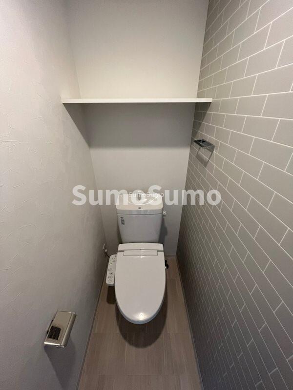 物件内観写真10　(落ち着いた色調のトイレです)