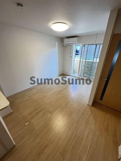 物件内観写真3　(ゆったりとした居間です)