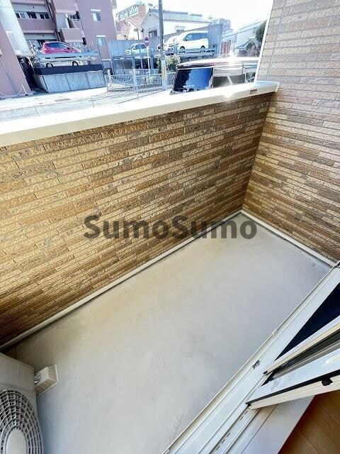 物件内観写真8　(広々としたバルコニーです)