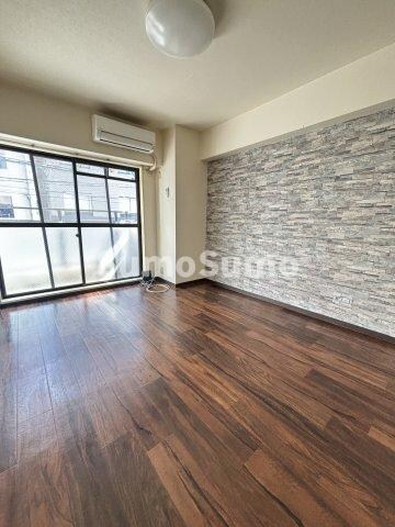 物件内観写真5　(ゆったり過ごせる居間です)