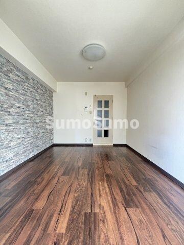 物件内観写真7　(使い勝手のいい寝室です)