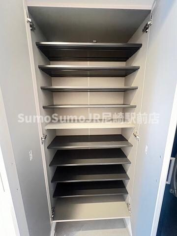 物件内観写真19　(大きなスペースがあり、収納には困りません)