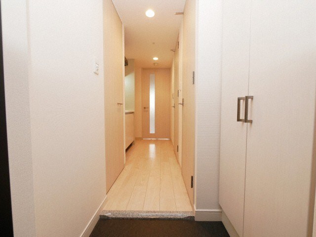 物件内観写真4　(シンプルで使いやすい玄関です)