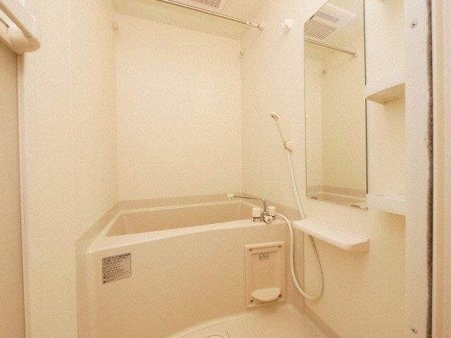 物件内観写真8　(日々の疲れを癒すお風呂付です)