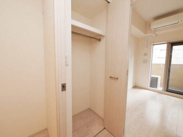 物件内観写真12　(収納スペース豊富です)